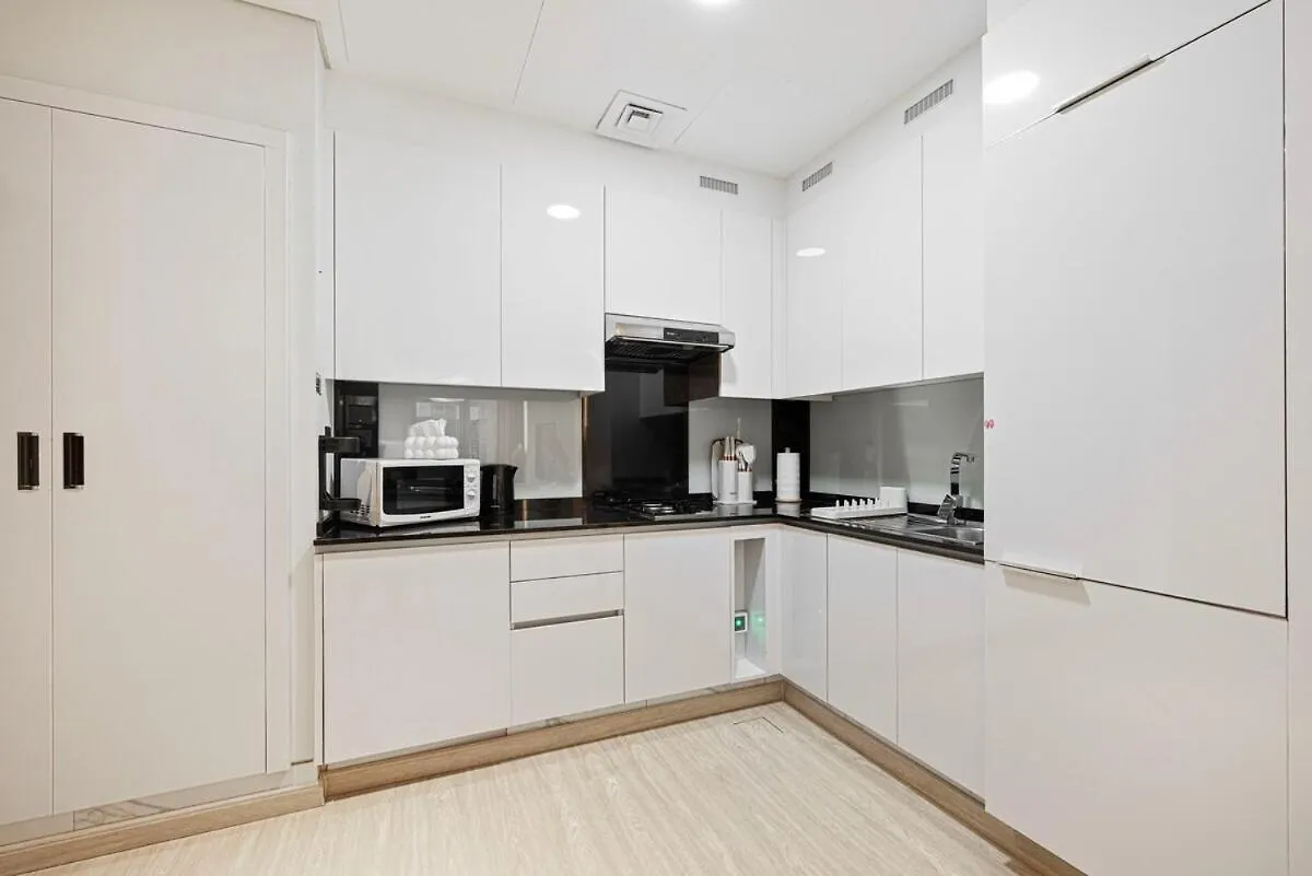 Appartamento Tranquil Haven Near Burj Khalifa Dubai