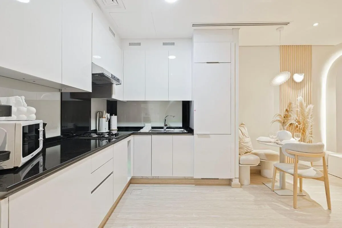 Appartamento Tranquil Haven Near Burj Khalifa Dubai